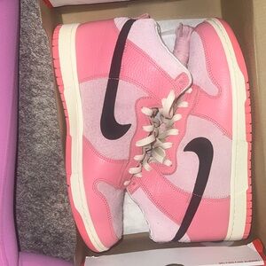 Brand new Nike HighTop Lady Dunks Pink No Receipt, IN BOX